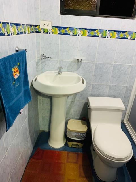 Hostal La Casa De Rodrigo Baeza ภายนอก รูปภาพ